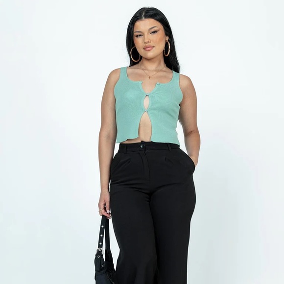 Princess Polly Ennis green front button top - Picture 4 of 4